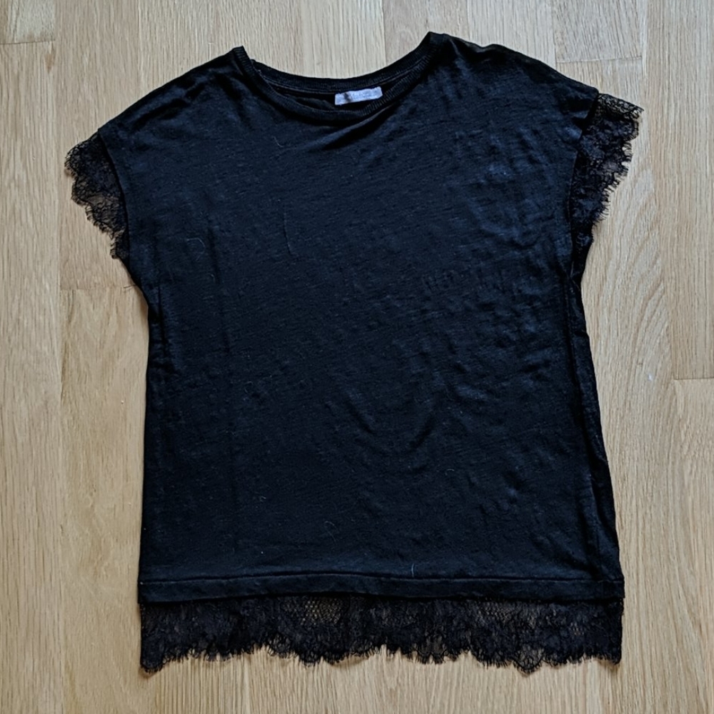 ❌SOLD❌ Zara Lace Sleeve Top